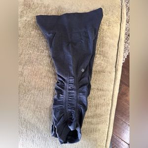 Lulu Lemon high waisted cropped leggings.